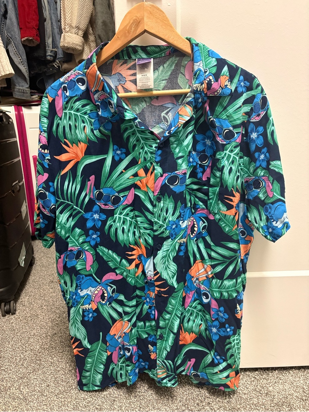 Disney Stitch Hawaiian Camp
Shirt Medium Tropical Button Up
Aloha Shirt